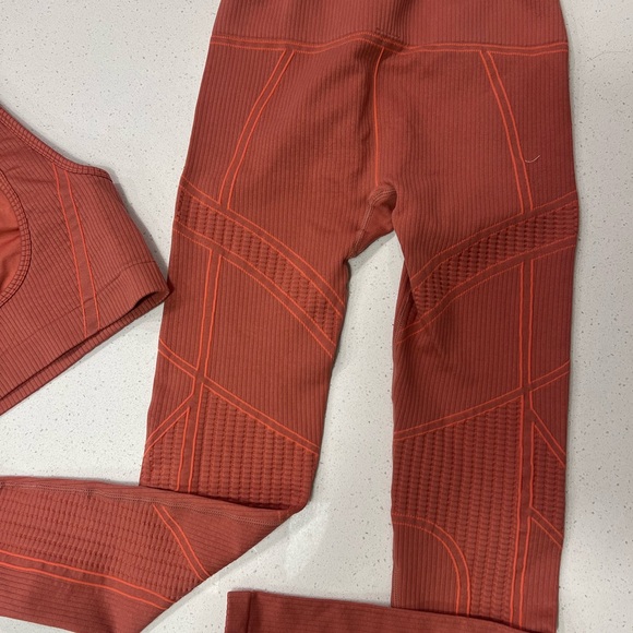 Fabletics Seamless Workout Set (Terracotta/Rustic) - Picture 6 of 7